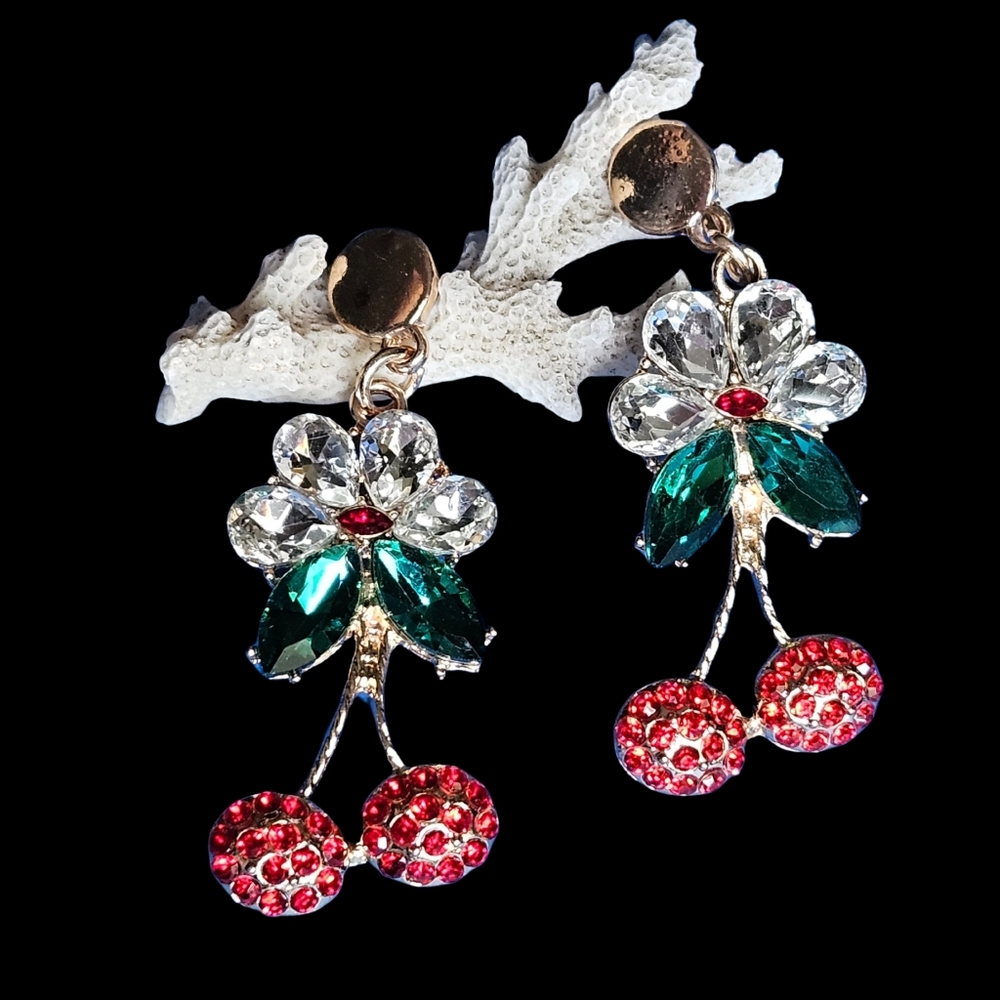 🍒BOGO* Sparkling Cherry / Cherries dangle Earrings - NWOT🍒